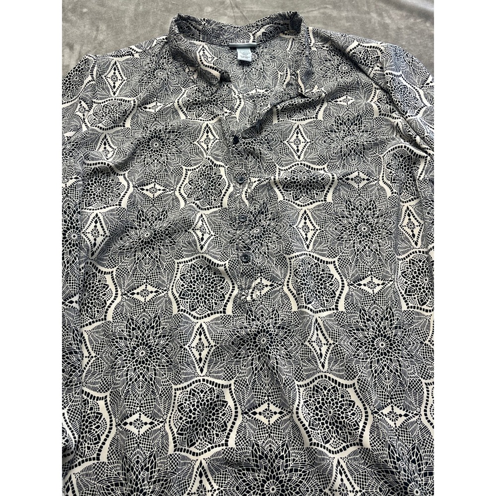 Old Navy Womens Henley Blouse Black White Geometric Mandala Print Top Size L
